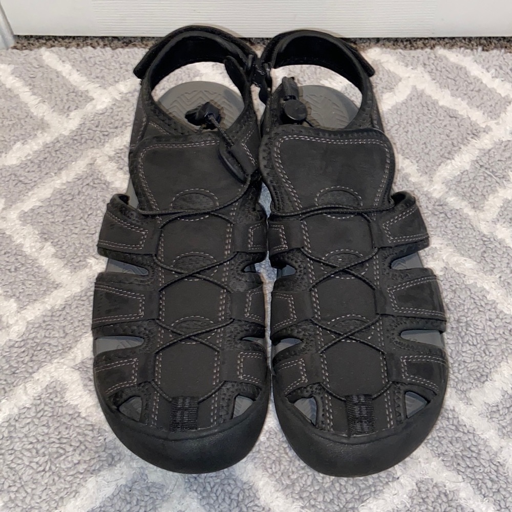 Men’s KHOMBU water sandals 11